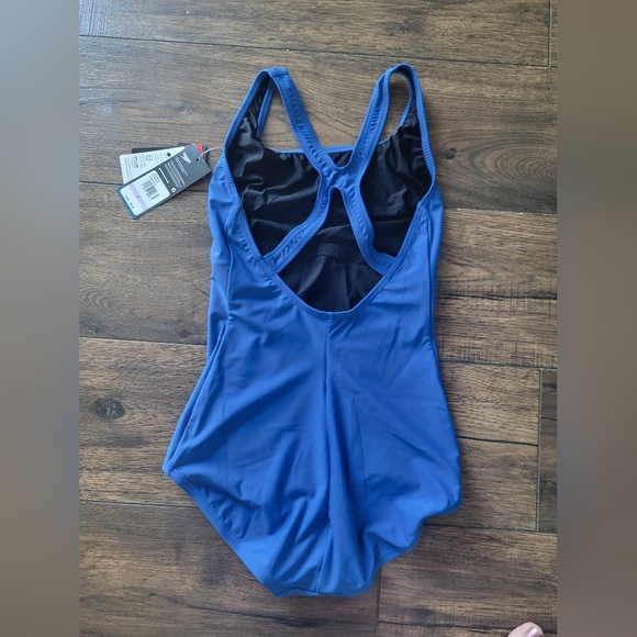 Speedo women's swim suit UPF 50+ with shelf bra - Picture 2 of 2